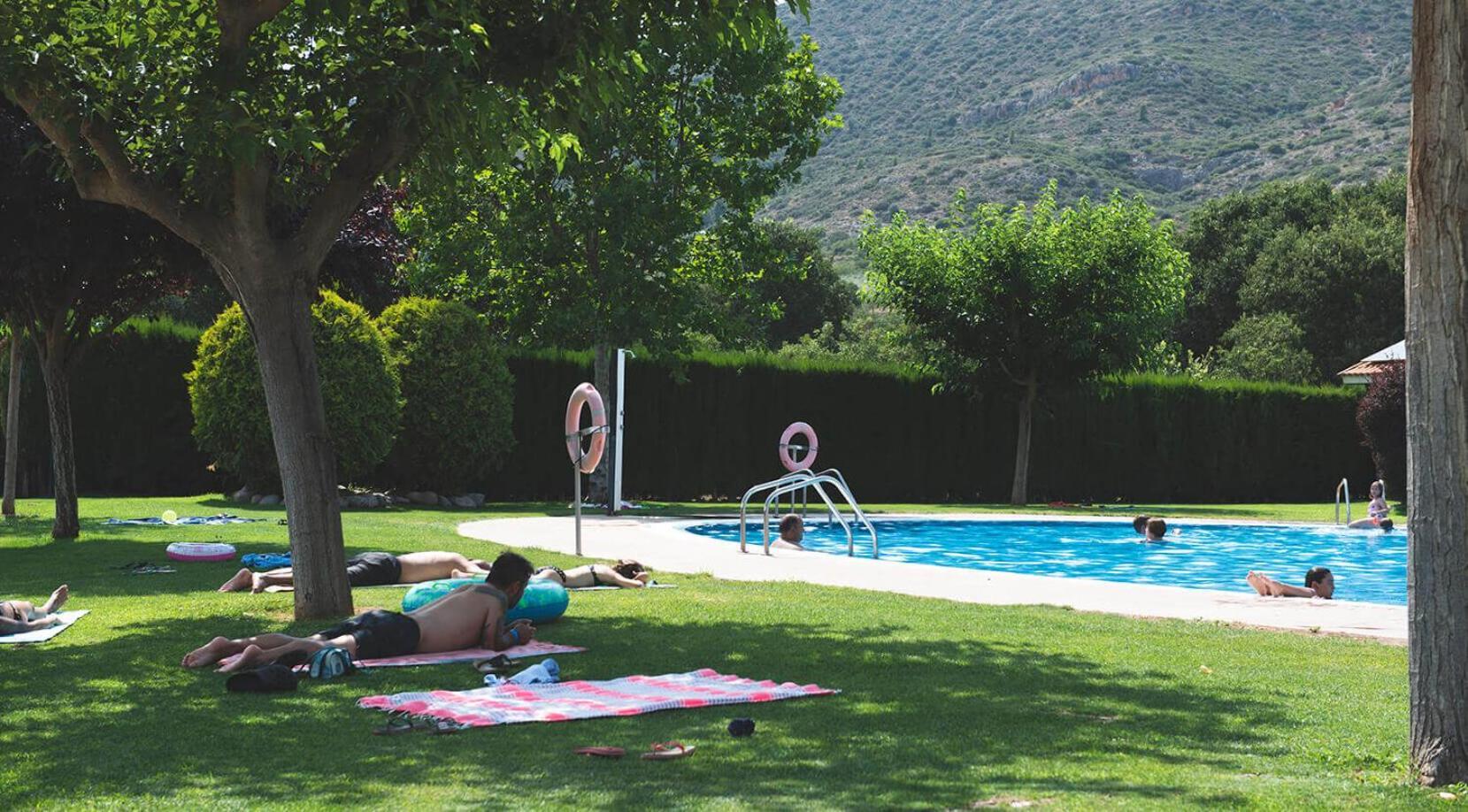 Hotel La Noguera Camping Sant Llorenç de Montgai Exterior foto